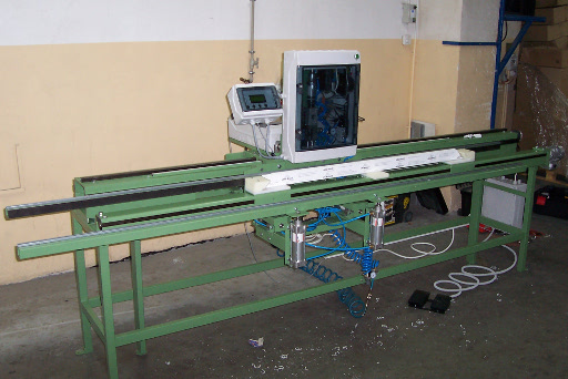 Wiertnica do otworów pod słupki okienne